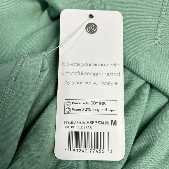 NWT Apana Yoga Long Sleeve Top Back Cutout and Twist Detail Feldspar Green M - Picture 13 of 16